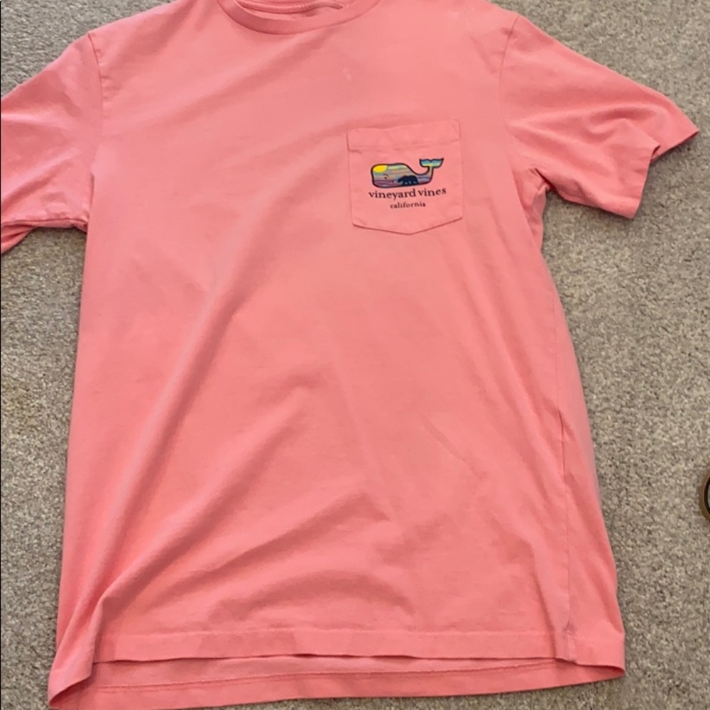 pink Vineyard Vines t shirt